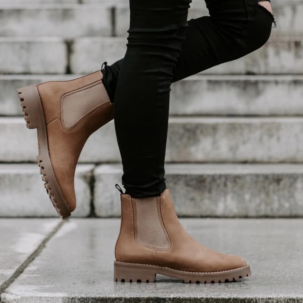 Thursday Boot Co Legend Women’s Chelsea Boots Pebble Nubuck Size 8.5 NWOT